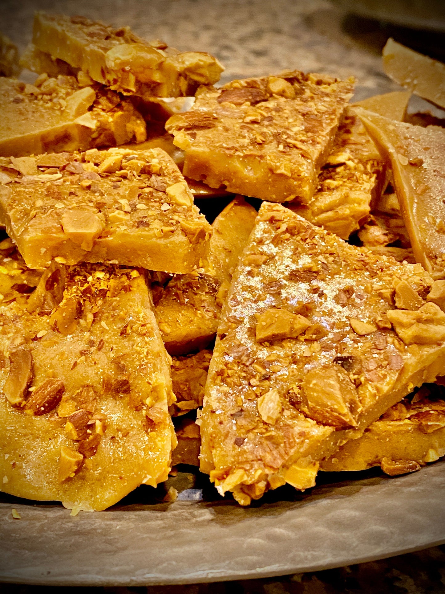Toffee with freshly roasted almonds
